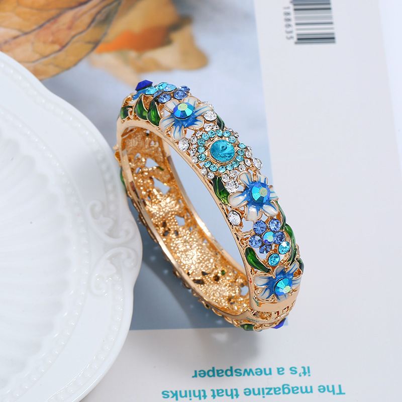 

Cloisonne hollowed out Bracelet national style inlaid with diamond hand decoration F1130