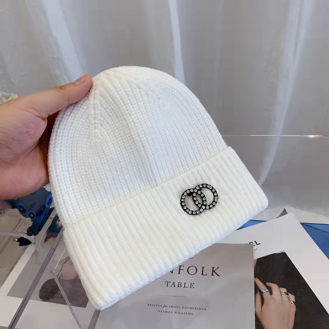 

Luxury Designers winter Beanie fashion wool knitted hat high quality latest style unique diamond inlaid logo warm couple travel gift is very beautiful nice, Box