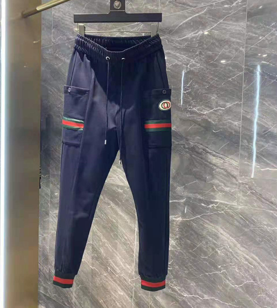 

2021 early spring new pocket red and green stripe contrast stitching design letter jacquard casual pants for men, Black