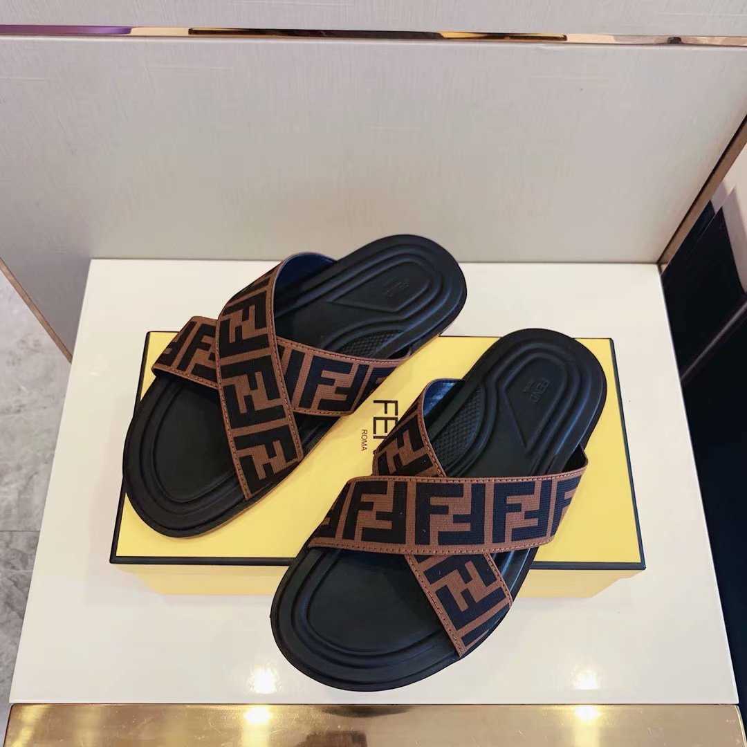 2021 Pantoufles d'été Cross Plats Casual Chaussures Casual Chaussures de plage en plein air Sandales de lettre de ruban ZLH