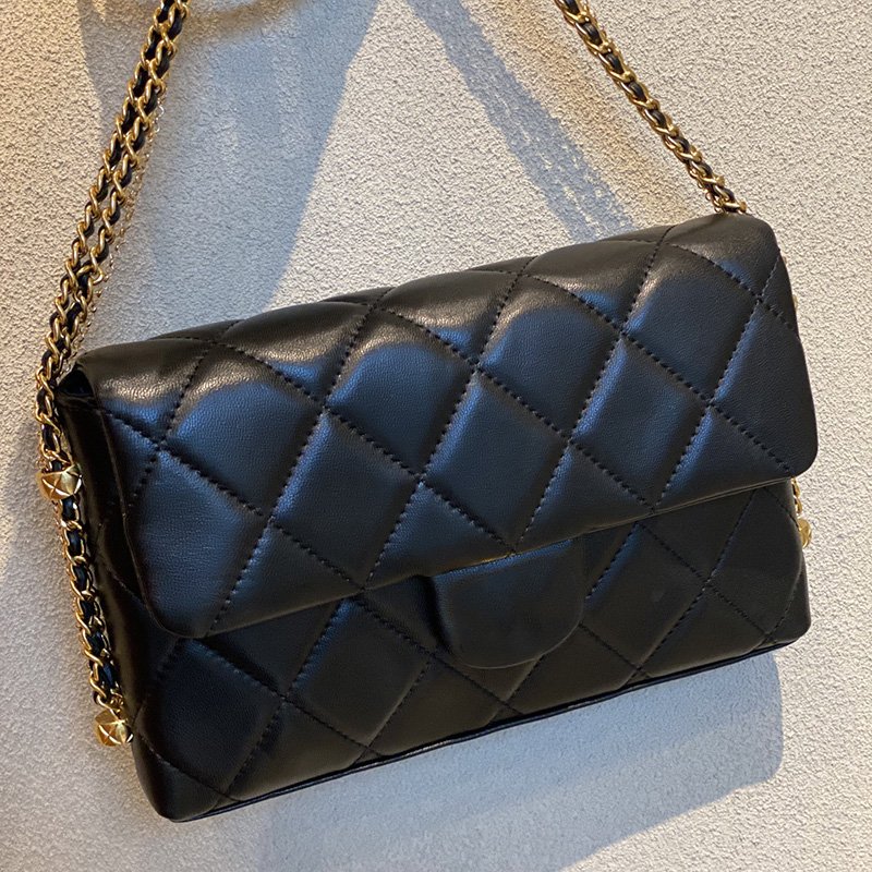 

2021 Early Autumn Womens Vintage Bag Classic Flap Calfskin Cowhide Braid Pearls Two-tone Turn Lock Adjustable Shoulder Strap Crossbody Luxur