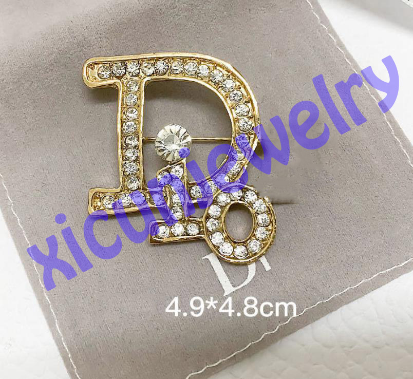 

Diamond Letter Brooches High Quality CHANNEL Women Crystal Brooch Pearl Pins Gold Stripe Pin For Birthday Gift, Gray