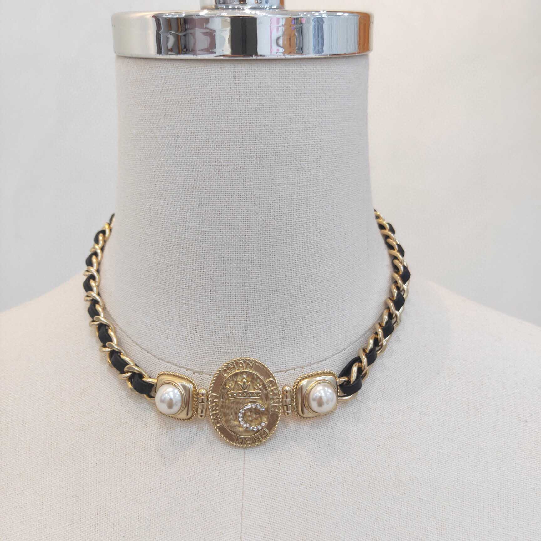 

Top quality charm oval pendant necklace with diamond and genuine leather desgn for women wedding jewelry gift have box stamp PS3067