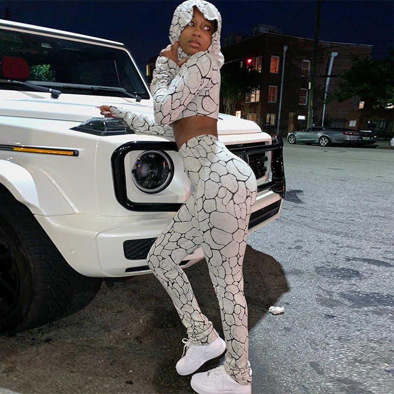 

QuanRun 2 Piece Casual Set Women Long Sleeve Hooded Top+Slim Long Pants Fitness Stripe Print Streetwaer Fashion Tracksuit 210604, White
