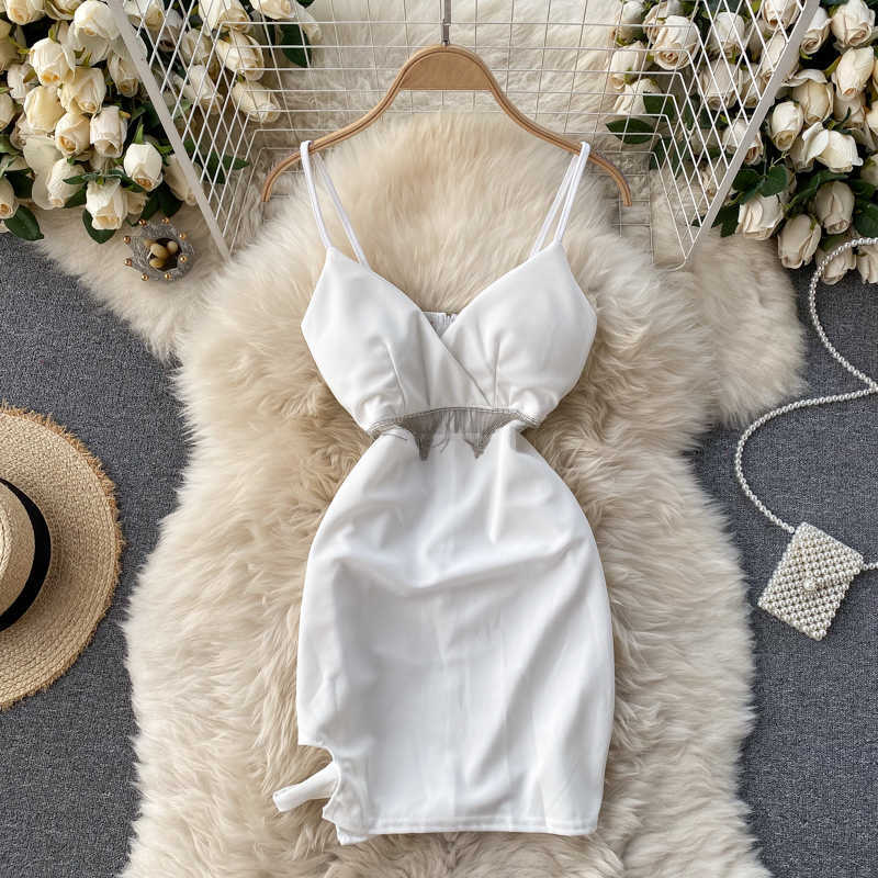

DEAT Women Chest Pad Open Back Waist Tassel Suspender Dress Solid Color V-neck Slim Hole Fashion Spring Summer 11B312 210709, Black
