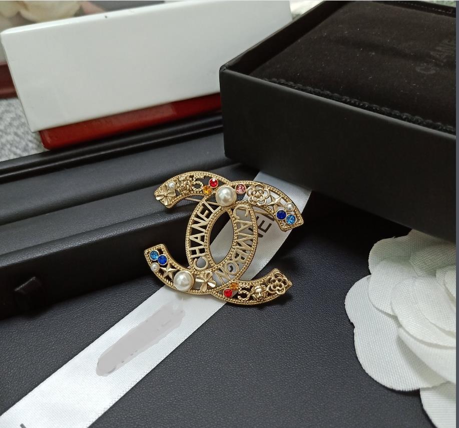 

Xiaoxiangjia's burst flower hollowed out Brooch shipment