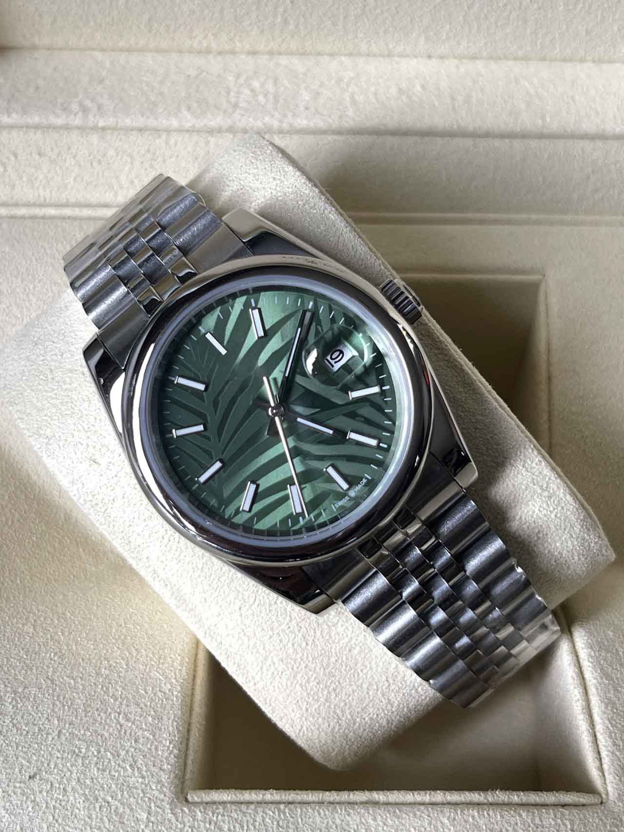 

Smooth Bezel Datejust Green Dial Unisex Mens Watch 36mm Sapphire Glass Automatic Mechanical Stainless Oyster Perpetual Turquoise 124300 Wristwatches