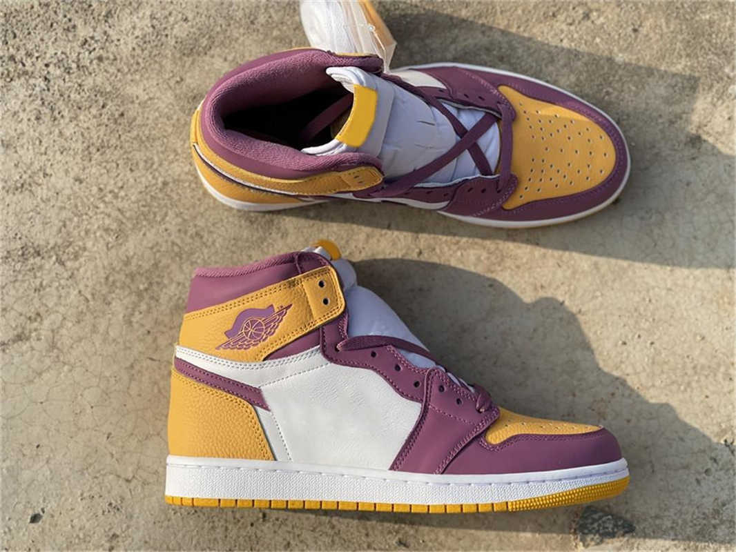

Newest Authentic 1 High OG Brotherhood Outdoor Shoes Men Women University Gold Light Bordeaux White 555088-706 Sports Sneakers With Origingl Box