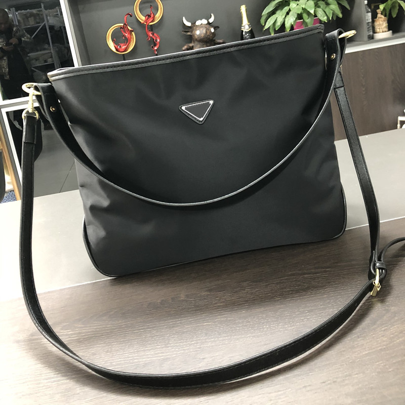 

Luxury Women Purses Shopping Bags Black Triangle Handbags Casual Crossbody Shoulder Totes Bag Fashion Lady Nylon Cross Body Medium Size high quality