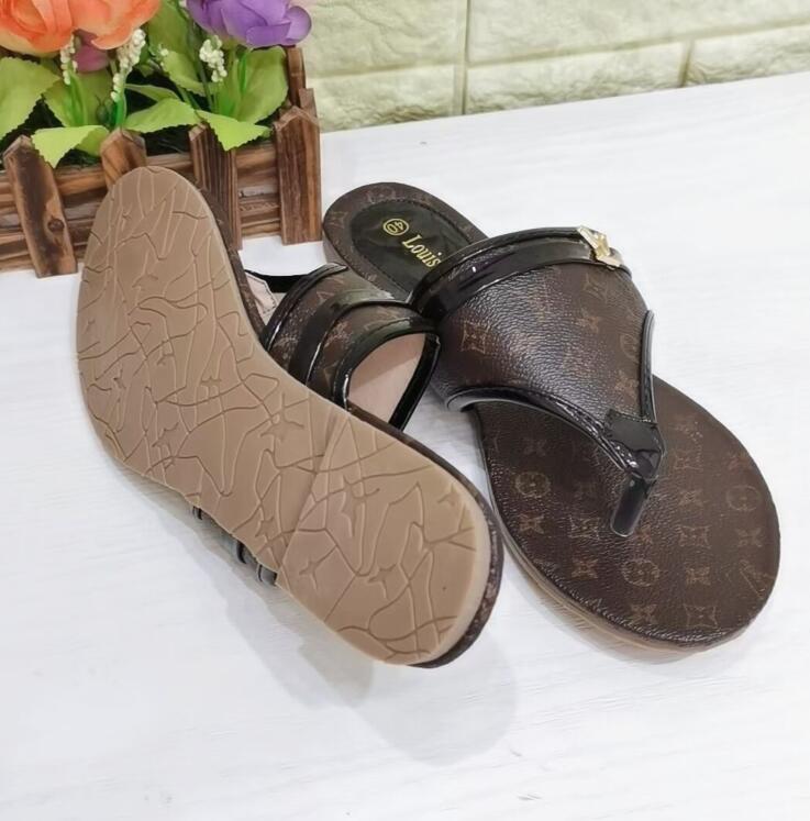

V2 Women Slide Sandals Designer Shoes Luxury Slide Summer Fashion Wide Flat Slippery With Thick Sandals Slipper Flip Flops size 35-42, Black