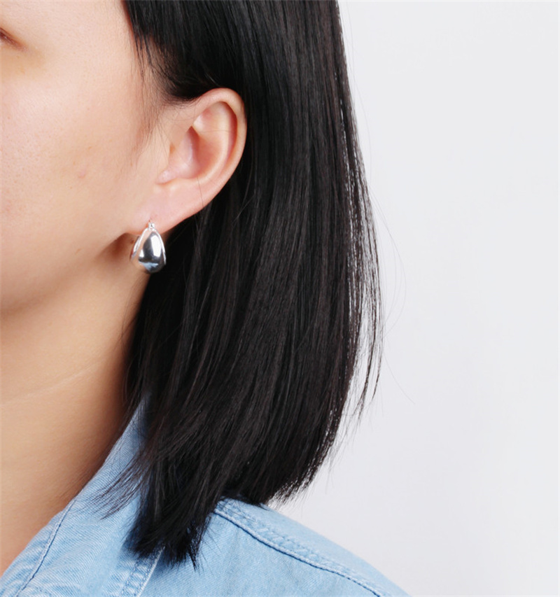 

925 Sterling Silver Stud Glossy Water Drop Earrings Female Simple And Cold Style Design French Retro Niche All-Match Jewelry