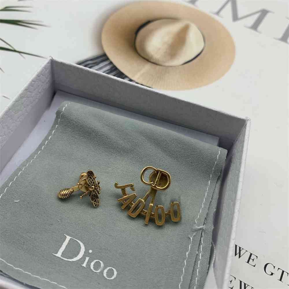 

Dijia / DJIA CD letter bee asymmetric small fragrance fashion simple net red earring female, Golden