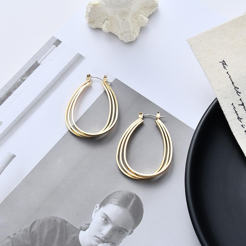 

Europe And America Simple Multilayer Metal Twisted Oval Hoop Earrings Temperament Fashion Women Girl Jewelry Accessories & Huggie