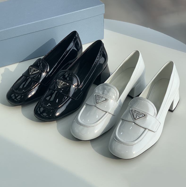 

2022 Spring Designers Shoes Women Slip On Flats Pgraded Triangle Loafers 100% Leather Heels Black White Dress Shoes Soft Platform Chunky With Box, Package