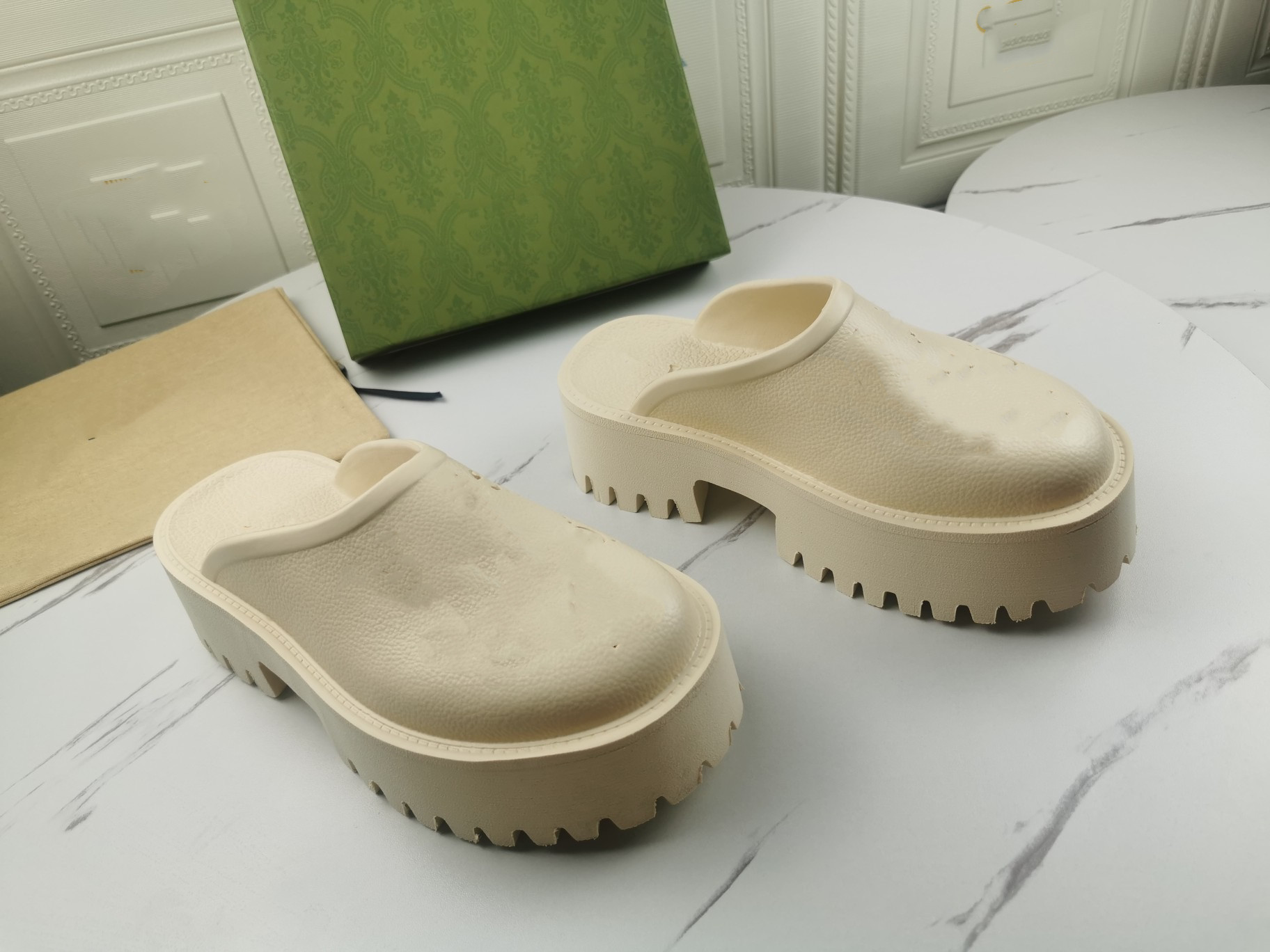 

Luxury male men women sandal casual slides letters interweave hollow out design half drag rubber 2.5/ 5.5 cm with green box size 35-44