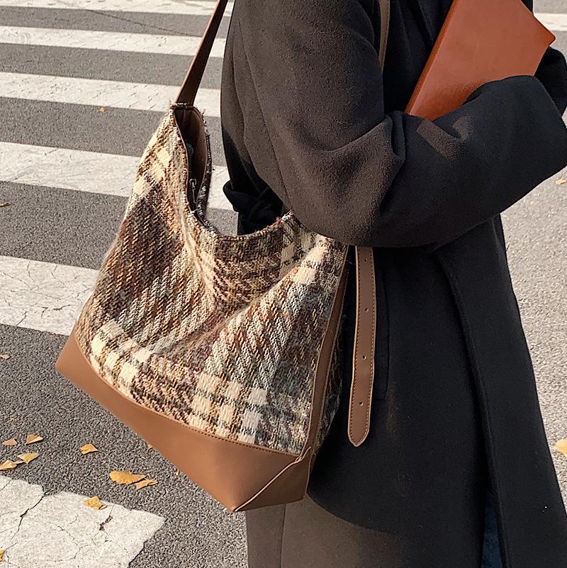 

Evening Bags Brand Designer Wool Women's Shoulder Bag Fashion Simple Handbag Small Square Crossbody, Black