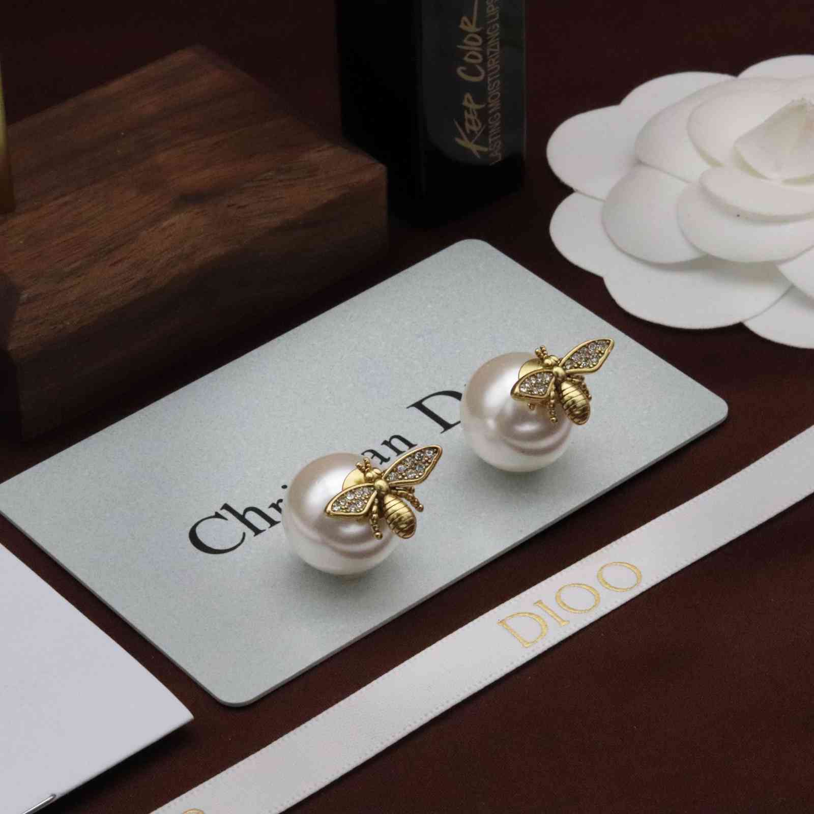 

In North America d Pearl Earrings Female Dijia Net Red Bee Temperament Versatile Earrings