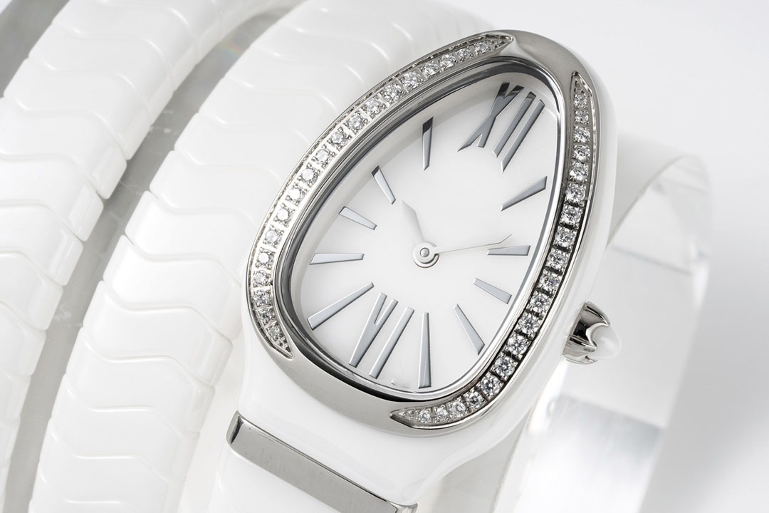 

Wristwatches Ladies Luxury Watch Snake Style Quartz Movement Stainless Steel With Sapphire Crystal Glass Diamonds, White