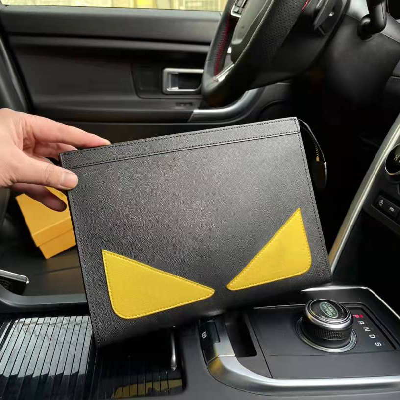 

Casual women's Clutch Bags handbag is made of cross grain cowhide fashion, built-in flat pocket space, large support plate design, suitable for various occasions
