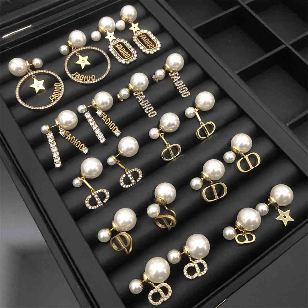 

D family's new CD letter Pearl Earrings, Golden