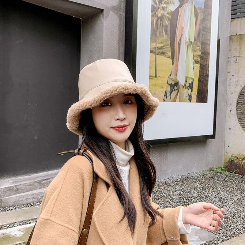 

Wide Brim Hats Fashion Winter Thicken Warm Faux Leather Bucket Hat Trendy Elegant Plush Adjustable Fisherman Caps For Women, Beige