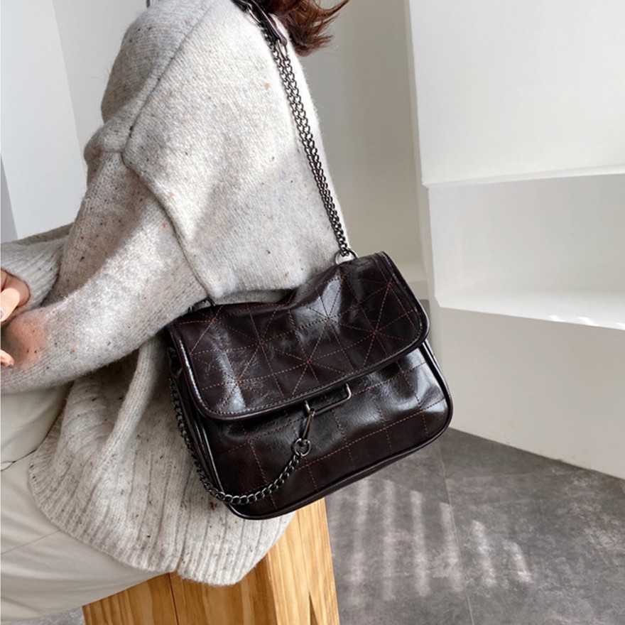 

One shoulder large capacity 2021 autumn and winter new fashion high-grade Lingge chain wandering women's bag, Black