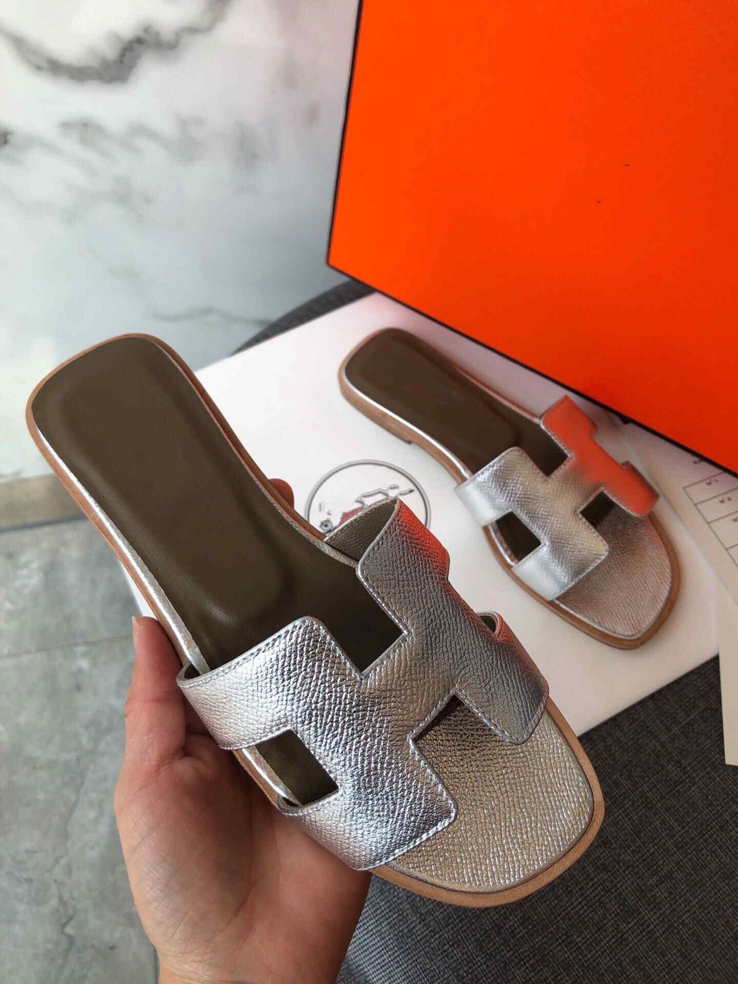 

2022 Designers Slides Flip Flops Flat Slippers Fashion Women Summer Leather Beach Shoes Ladies Open Toe Size 35-42, Red