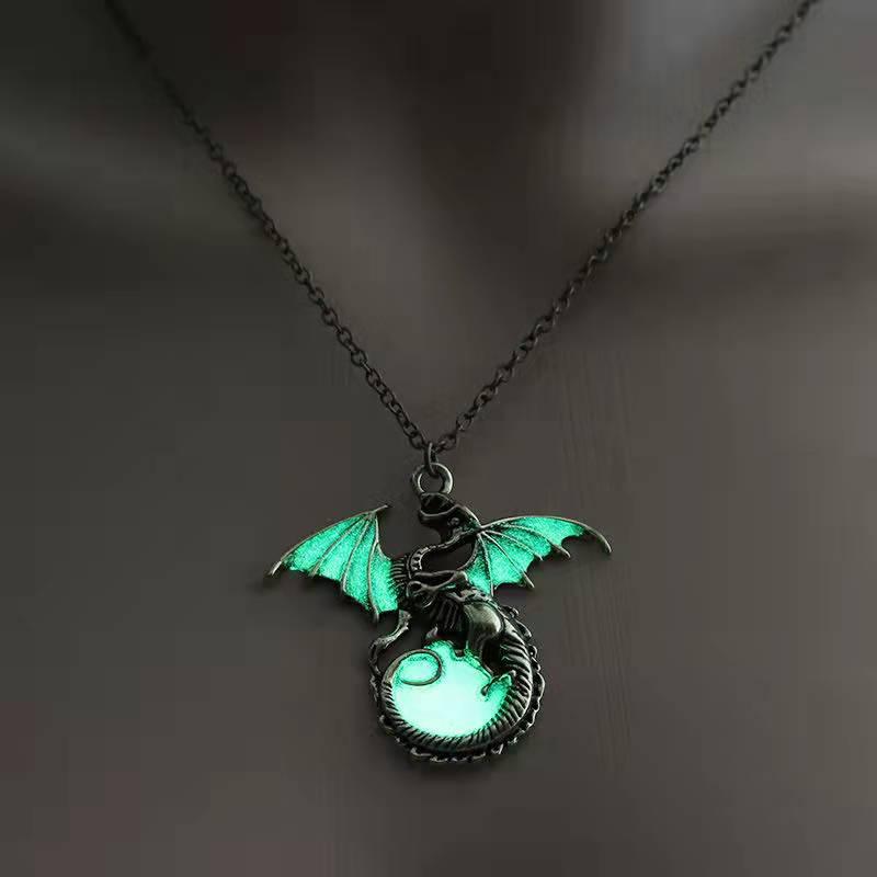 

Chains Luminous Necklace Male Domineering Flying God Pterodactyl Pendant Cool Birthday Gift Jewelry Accessories, Silver