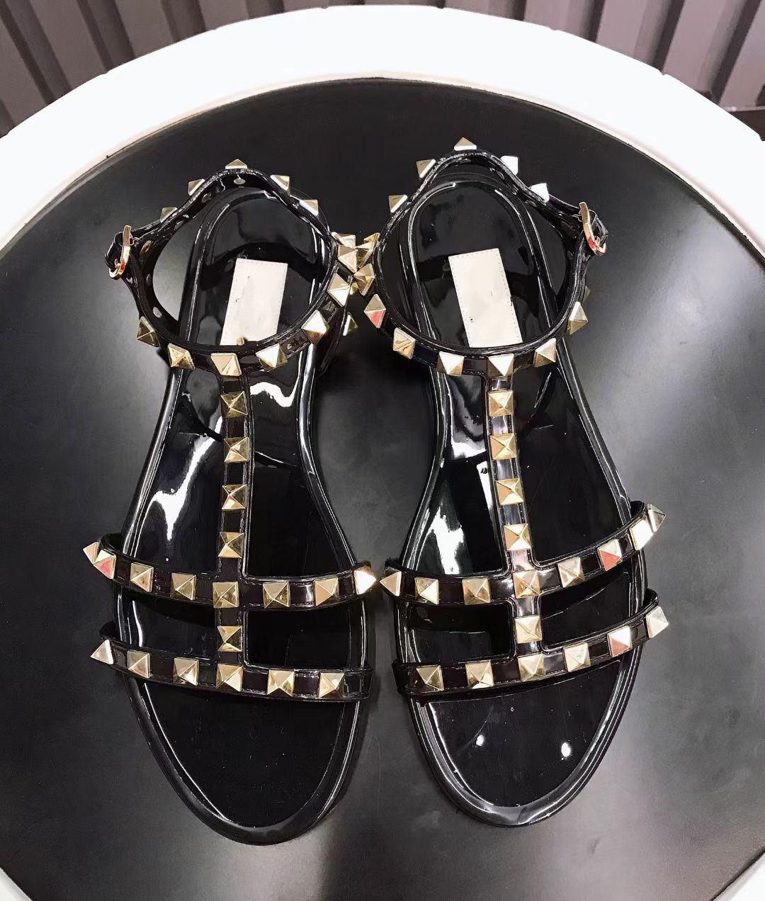 Sandals Summer New V Flat Beach Shoes Women Seaside Jelly Non-slip Rivets Studs with Dust Bag D8Y