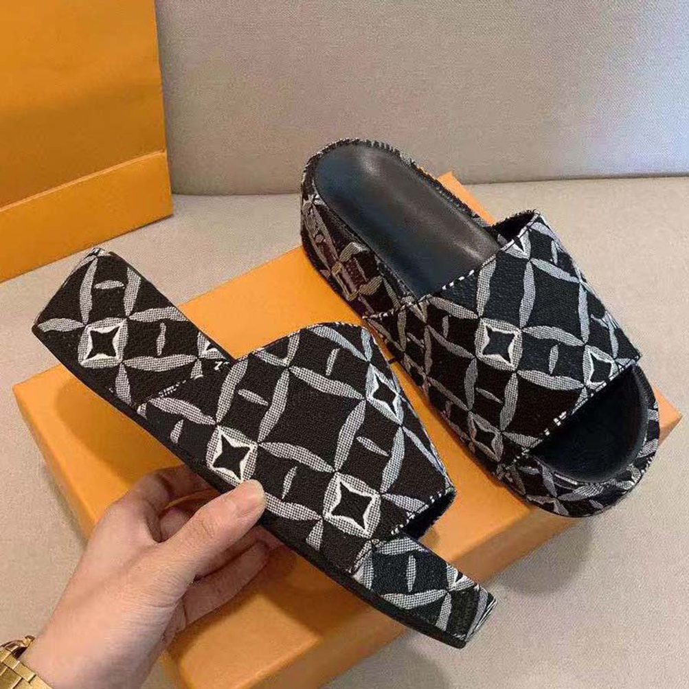 

High Quality woman slippers fashion Sandals Beach Thick bottom Classic pattern slipper platform Alphabet lady Leather flat slides 030, Black
