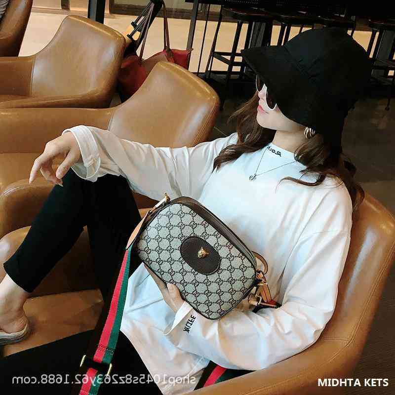 

Messenger winter commuter sling shoulder bag new high-capacity chest women's camera printing Purse, Red