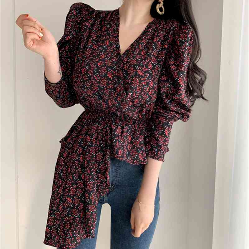

Women Spring Summer Blouses Shirts Puff Sleeve Casual Sexy V-Neck Vintage Elegant Asymmetrical Flora Tops 210520, Photo color
