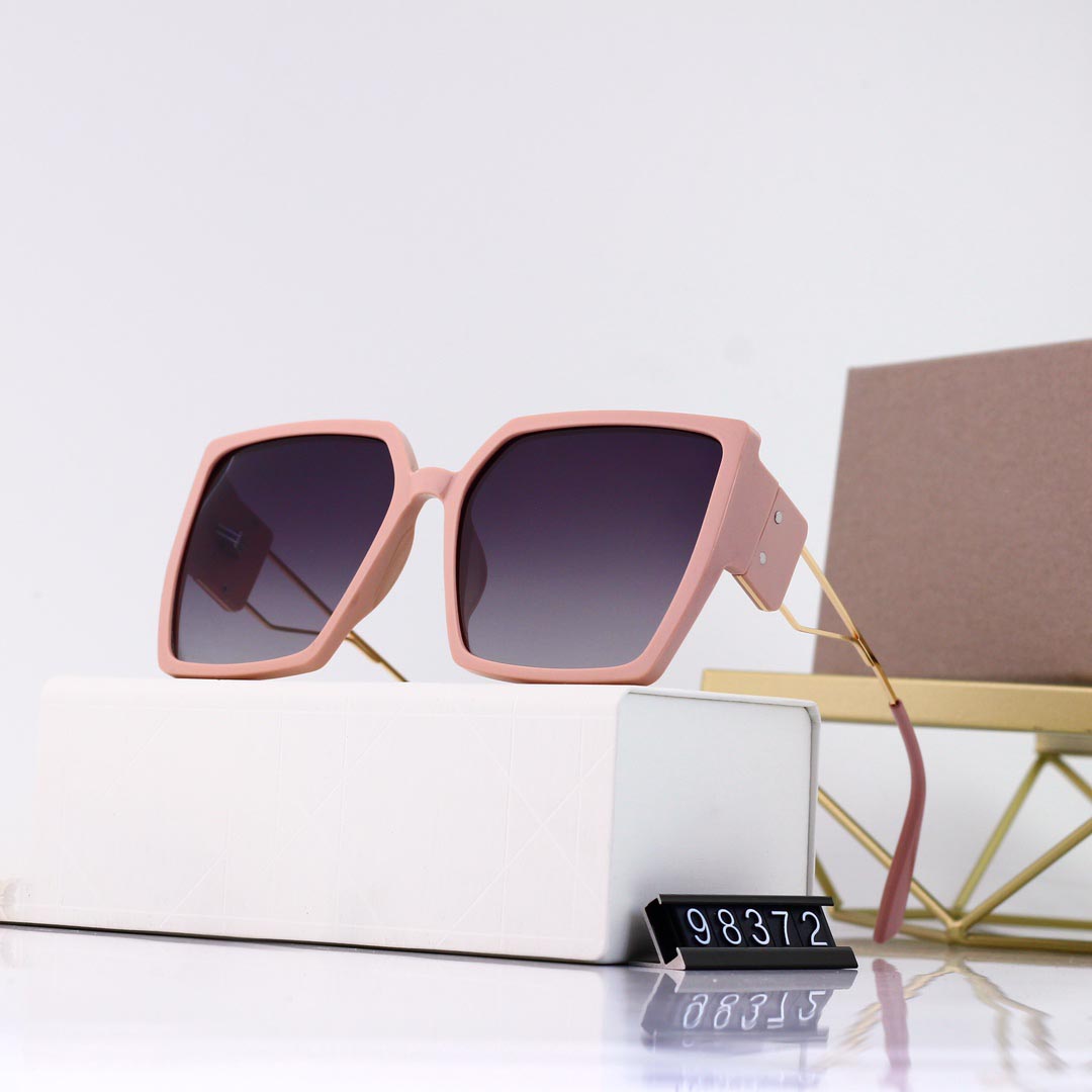 

Desingers Sunglasses Luxurys Beach Sun Bathing Driving Cool Photos for travel must-have Special Anti-high Beam Driver Mirror Day and Night Dual-purpose good