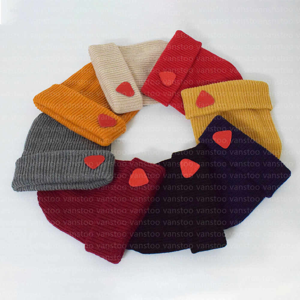

Knitted hat designer caps classic embroidery paris fashion hats couple winter outdoor sports warm Beanie, Red