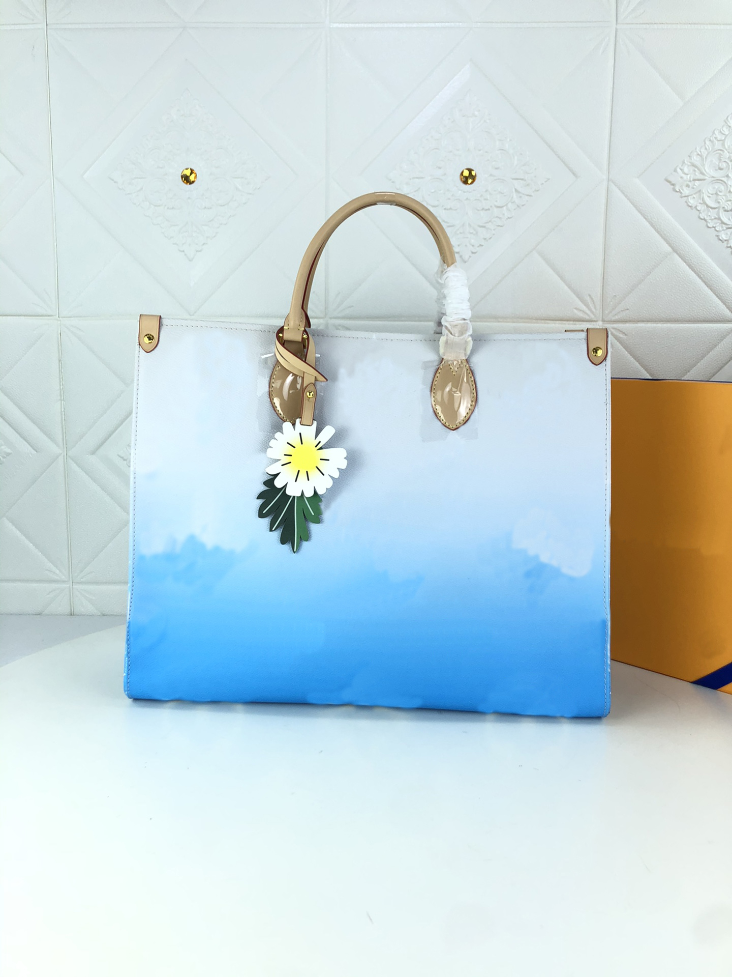 

M57640 M57641 M57639 onthego gm tote bags accessorized with a colorful leather flower charm By The Pool Bag Womens handle Shoulder straps ladies Business HandBag, Customize