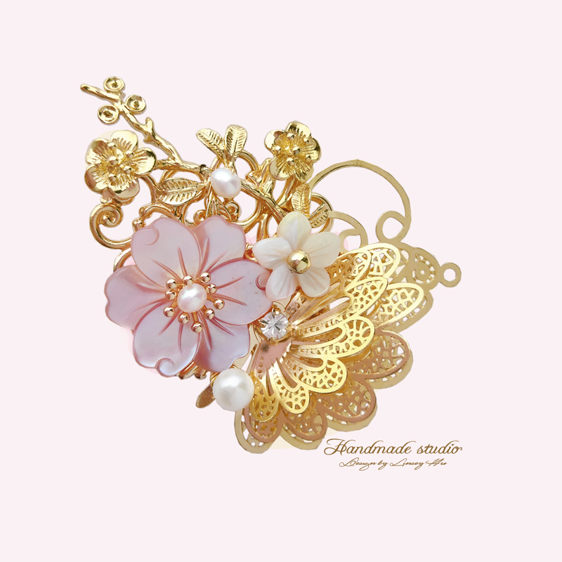 

CCijiNG Handmade Flower Brooches for Women Natural Freshwater Pearls hairpin Crystal Christmas Brooch Jewelry Gift XZ3009