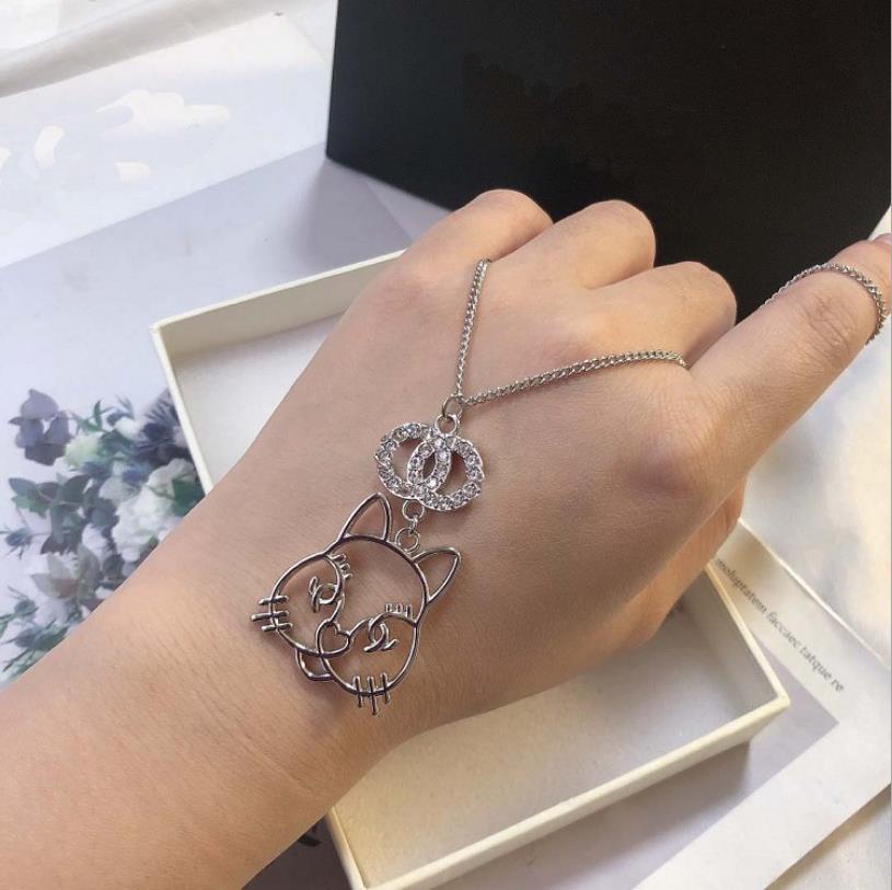 

Xiaoxiangfeng new Xiaoxiang cat S925 silver needle necklace earrings are versatile