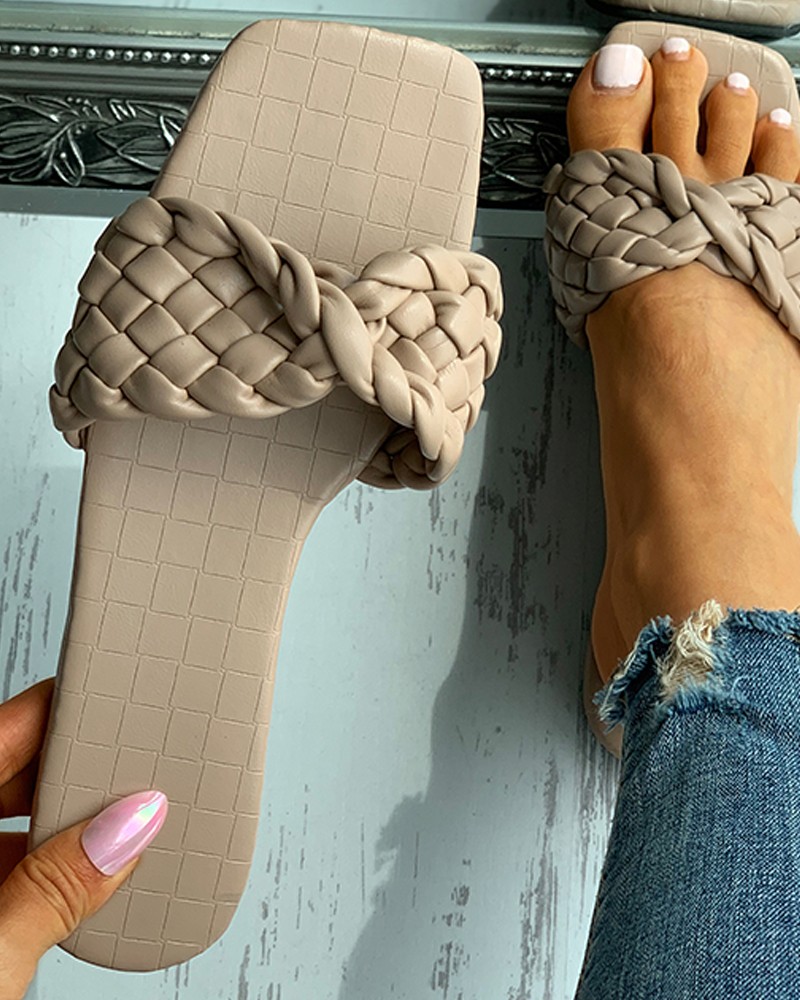 2021 Trend Braided Flat Slippers Weave Leather Strap Women Summer Outdoor Slides Fashion Elegant Sandals Beach Pool Shoes Ladies