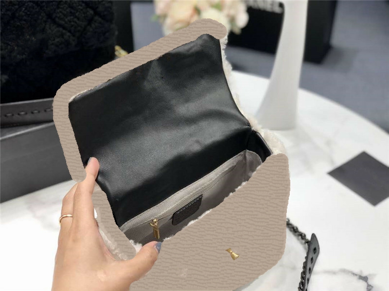 

Luxurys Designers Bags Gabrielle Bonheur Coco Luxury Designer Shoulder Bag Women Crossbody Winter fuzzy Cashmere Flap Plush Handbags Petit sac carré en cachemire, Black
