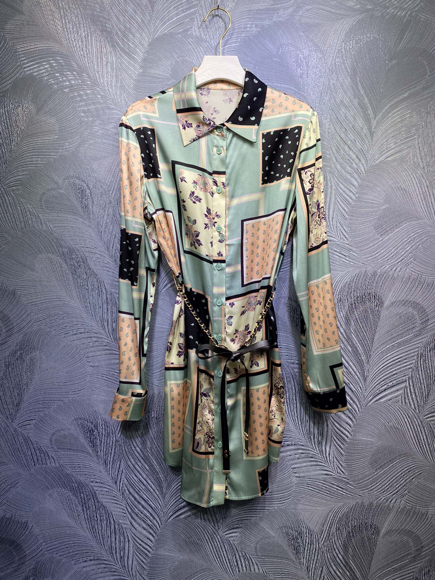 

Spring 2021 new turtleneck silk printed long-sleeved shirt, White