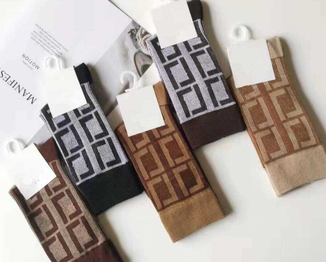 

High Quality Fashion Luxury Brand Designer Letter Printing Socks Street Mens Womens Outdoor Sports Basketball Stockings 10pcs/lot Winter