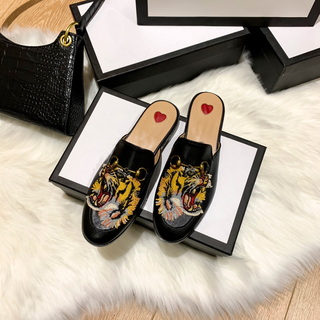 

Luxury designer sandal embroidered Baotou flat bottom drag Muller horsebit buckle Four seasons wear fashion all-match love women drag