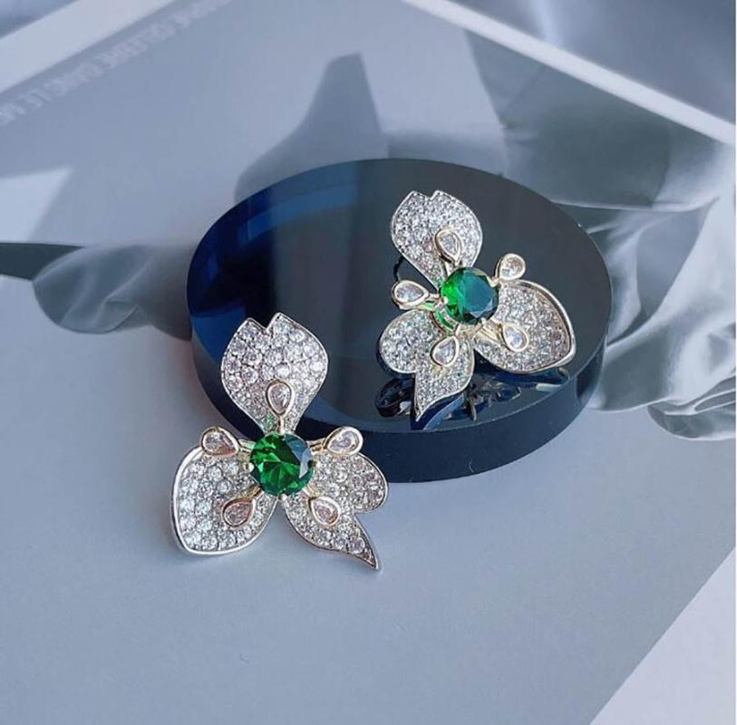

Stud Fashion Creative Three-dimensional Flower Earrings Korean Trend Petal Shiny Rhinestone Gorgeous Women Piercing Jewelry, Golden;silver