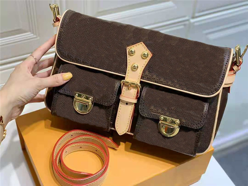 

Mediaeval Women Vintage Baguette Bags Belt buckle Shoulder bag Golden hardware Leather Patchwork PVC Cross Body Fashion Handbagsoutside