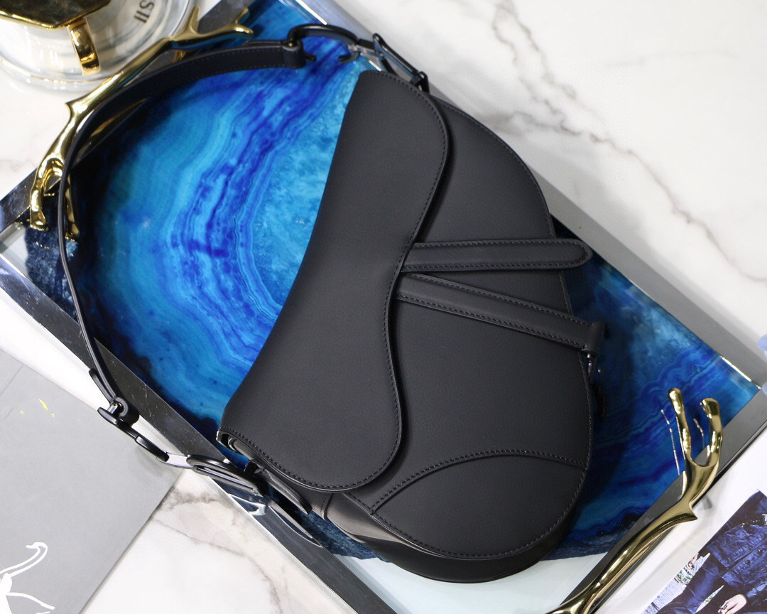 

Classic Women bags 7A high-end custom quality saddle bag fashion trend business casual style metal accessories, Black;red