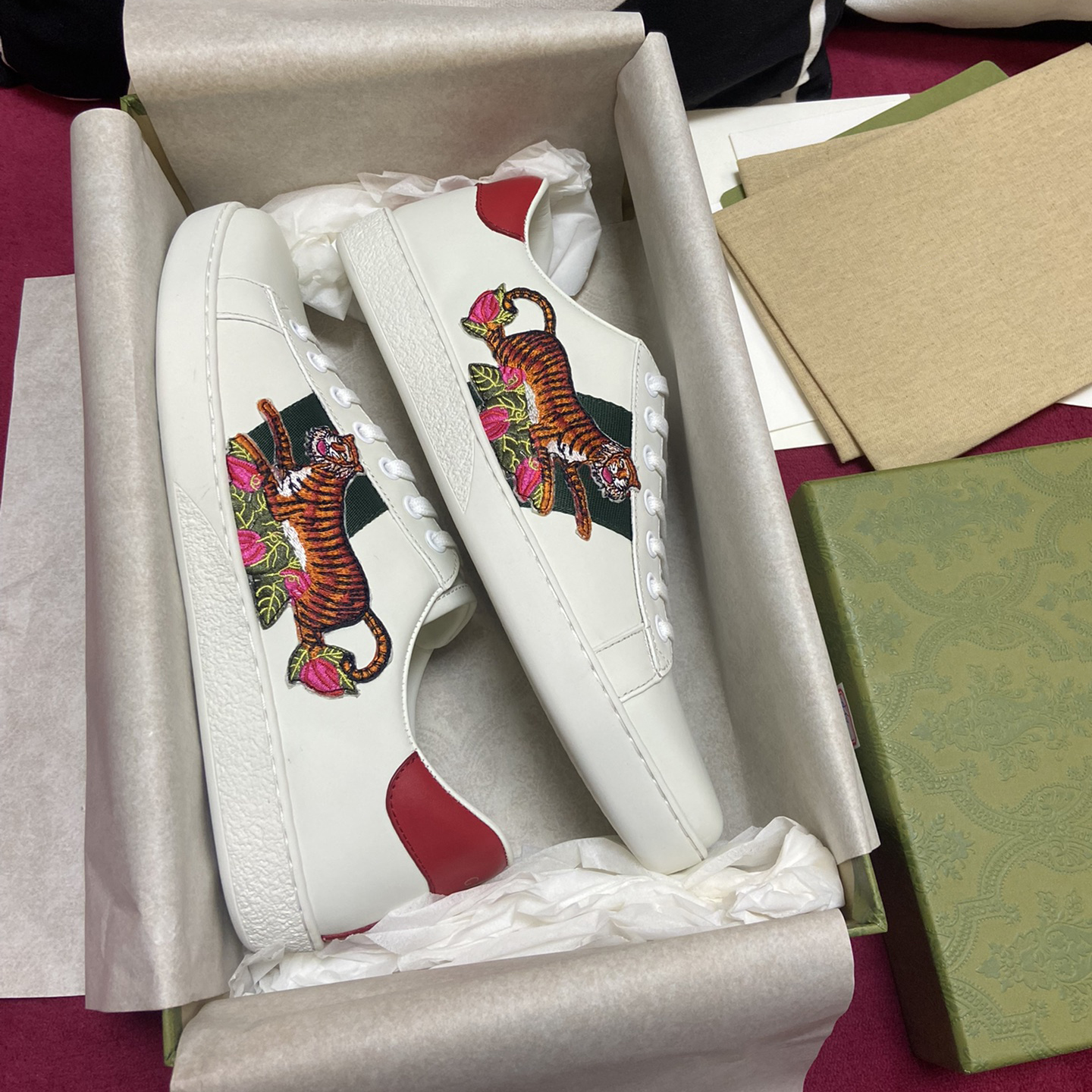 

Mens Italy Bee Casual Shoes Women White Flat Leather Shoe Green Red Stripe Embroidered Tiger Snake Couples Trainers Des Chaussures, Purple