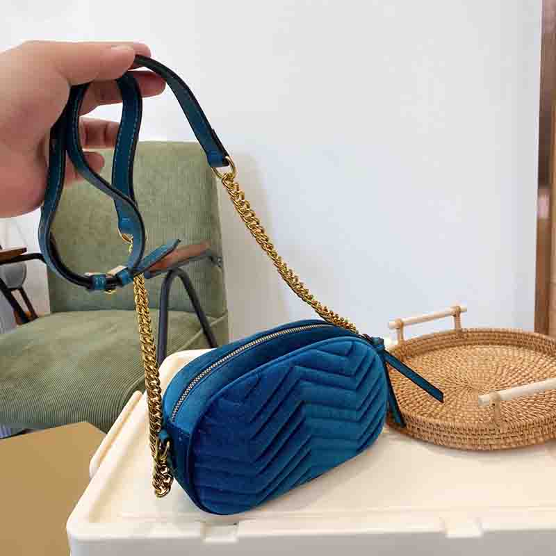 

Retro color velvet shoulder bag classic version Design oval Bgas winter and fall women's shopping outdoor Purse with chain suede pocket, Red