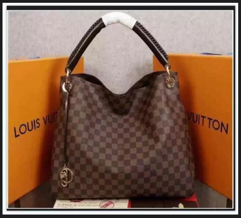 

Women travel Shopping Bag Embossing Flowers leisure Shoulder Messenger bags tote purse wellt Ladies wallets handbags LVLOUISVITTON VUTTON, Make up the freight