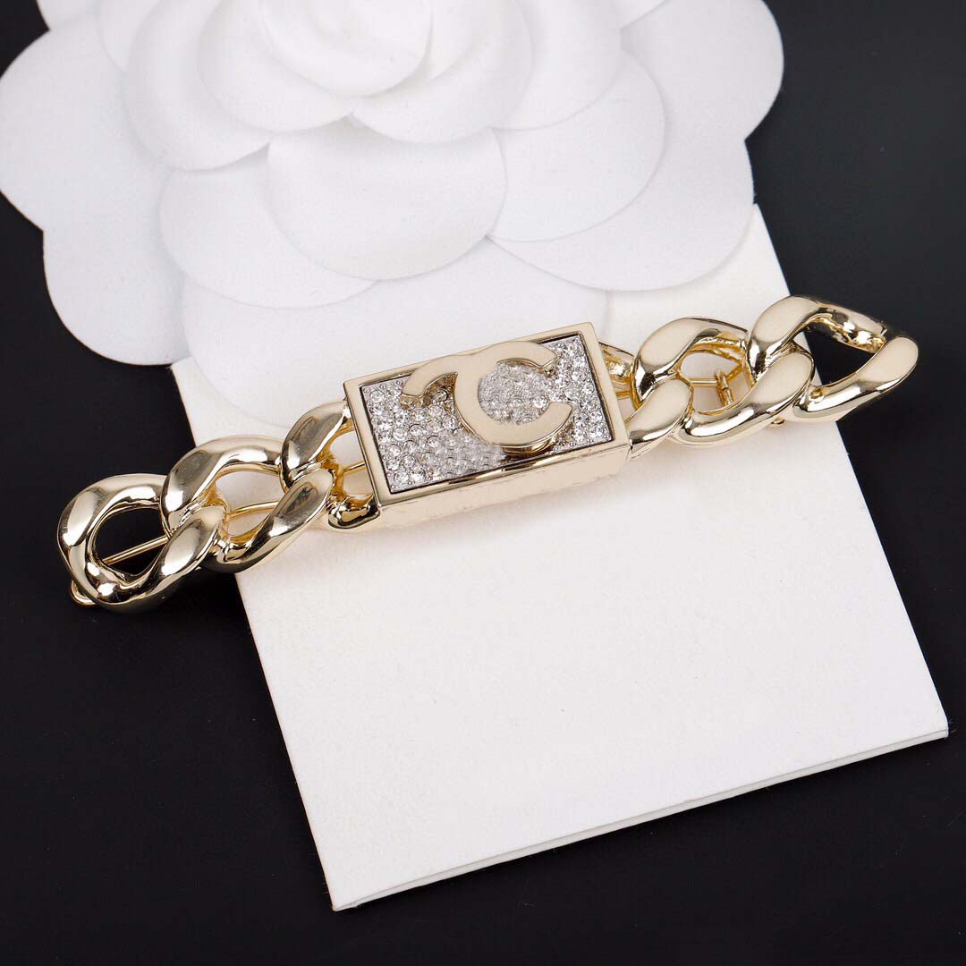 

2021 Women charm hail clip with diamond and hollow design in 18k gold plated for wedding jewelry gift have box PS3060, Golden;silver