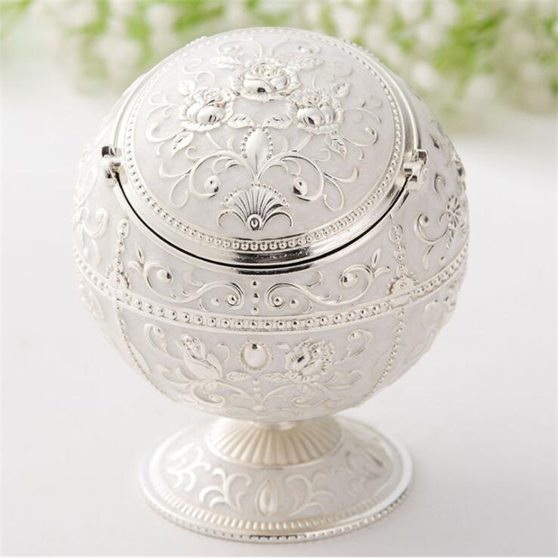 

Elegant Gold Metal Globe Ashtray Exquisite Rose Castle Pattern Luxury Home Office Decorations Desktop With Lid Decor 210628